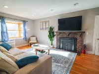 Tufts 4BD/2BA - 5.MIN to Harvard&Boston / Free Parking / Walk to Subway Hotels in Somerville