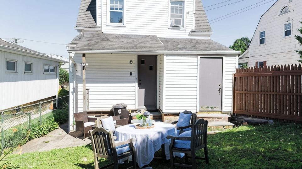 Marvelous 4-bedroom house in Woodlawn Heights, family friendly.