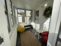 Cozy 5BR & 2 Bath-CLE, BW, IX Center-walkout basement - firepit - dog friendly!