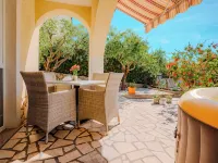 Wellness oasis on Krk - Private heated jacuzzi & lounge under olive trees Hotels in Dobrinj