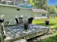 The charming Glenn Cottage! Walk to Lake Michigan! - 鄉村度假屋