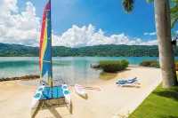 A luxurious beachfront villa with private beach on a calm lagoon. Montego Bay JA - 別墅