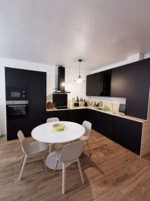 Quiet town center, sea view, private parking, 250 m from the beach - مطابخ