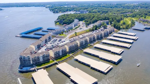 Amazing Updated Ledges Condo-- Lakefront 3 BR/2BA Unit w/ Cove View - 3 stjerner