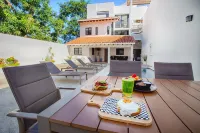 Brand new modern home w pool- perfect for groups