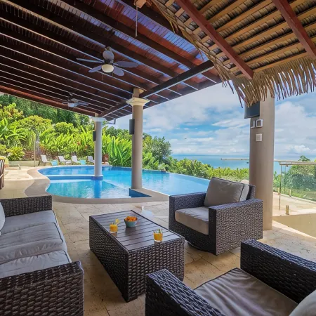 Whale Watchers Villa With Stunning Ocean View