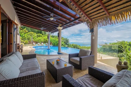 Whale Watchers Villa With Stunning Ocean View