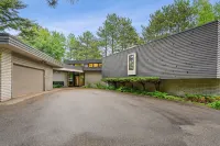 Modern Lake House w/ Hot Tub, Game Room & Relaxing Views