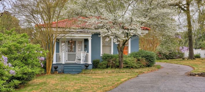 Beautiful 2bedroom cottage with full kitchen, dining area, laundry, 3 TVs, a/c Hotels in Augusta