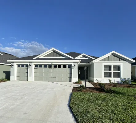 The Villages 3 bed/3 Kings, Private, Coastal decor, 1 min to Rec cntr & Pickleba - 3-Star