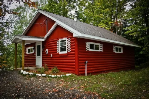 Knotty Pine - Homestays