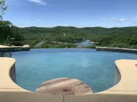 Luxury Penthouse near Silver Dollar City - Wifi