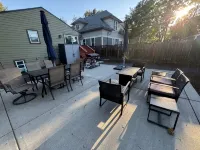 Broadway Charmer, 3 minutes from Downtown and just 13 minutes from the Airport. - Bungalows