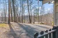 Spacious Mountain Cabin for 8