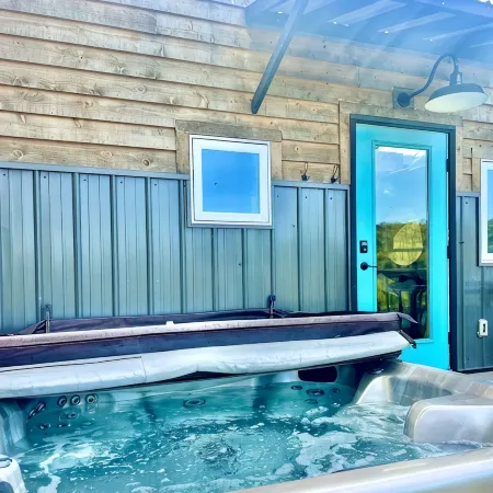 Tiny House on Upper Iowa River w/ hot tub