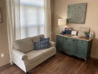 LOVELY 2 Bedroom Fully Furnished w/ Laundry