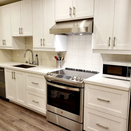 Designer-renovated 1 bedroom in Roncesvalles Village