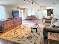 Historic Hardware Inn with River Views: Ely Suite - Wifi