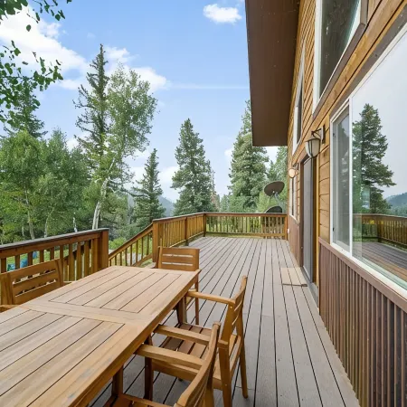 Welcome to Lemon Lodge! Relax and unwind in this private and secluded cabin.