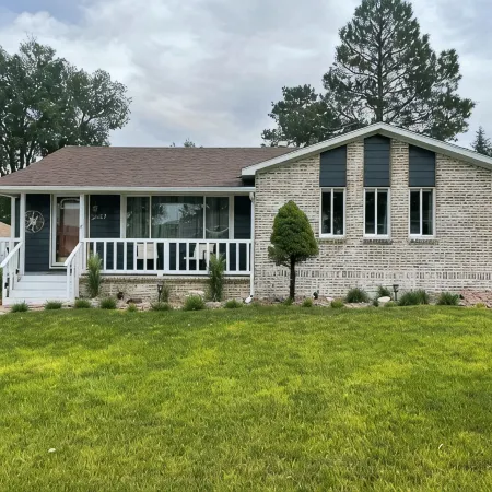 The Hillside Ranch: Relaxing Modern 4bd 2ba Oasis
