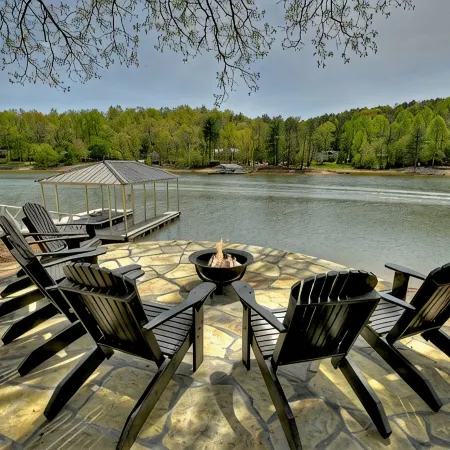 Picturesque Point on Beautiful Lake Nottely