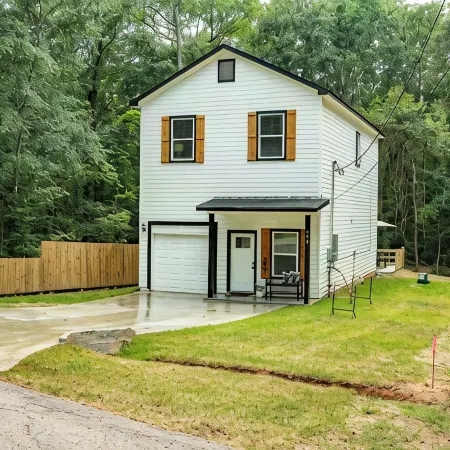 Flower Box at Lake Conroe is a charming 3BR/8P with Gorgeous Outdoor Patio