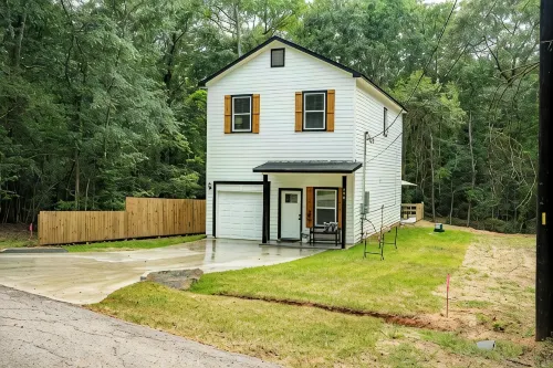 Flower Box at Lake Conroe is a charming 3BR/8P with Gorgeous Outdoor Patio - Homestays
