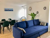 Apartment facing pier with sea view, WIFI and secure parking space