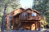 Modern Tahoe Donner Cabin. Hot Tub.  Near Trails, Skiing & Downtown Truckee - 4성급