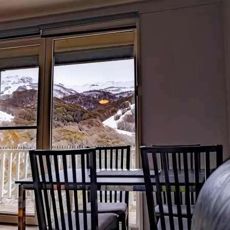 Penthouse 2 Level Apartment with Mountain ViewsUnique Snow Guarantee in Season