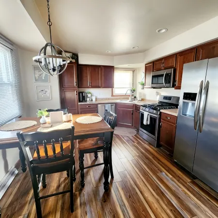 Great for EAA rental!Less than 2.5 miles from EAA grounds!