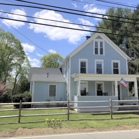 Classic Mystic Retreat Walking Distance to Downtown