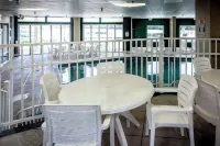 9102 Towers! Quiet! Elevators, indoor pool. Oct-May Travel Nurses welcome!! - 3 ดาว
