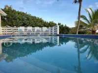 Coral Loft 4BR + 1 BR Oceanfront Villa w/ Private Pool & Beach in Grand Cayman -  case vacanza in affitto
