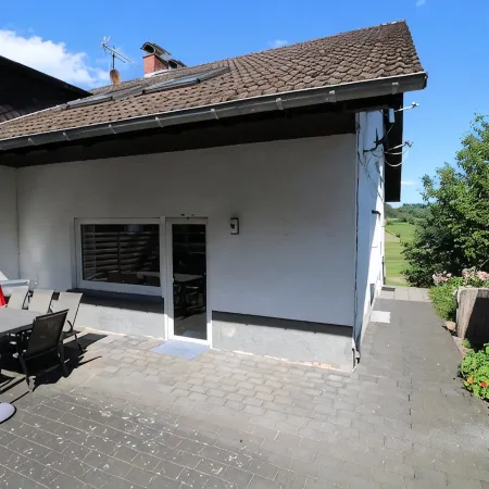 EifelNatur 8, large family apartment with terrace and barbecue, pets welcome Отели в г. Иммерат