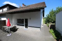 EifelNatur 8, large family apartment with terrace and barbecue, pets welcome - 民泊