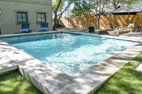 Luxury Austin Retreat for Families & Groups, Pool + Spa, Sleeps 15 - สระว่ายน้ำส่วนตัว