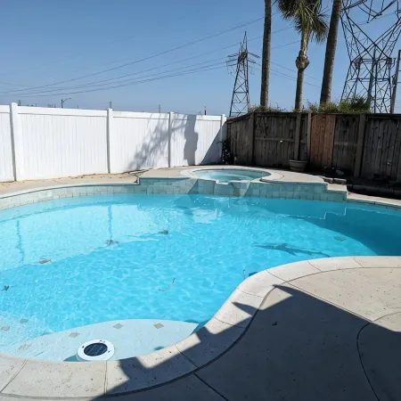 3-bedroom pool house in amazing Ontario with WiFi, AC. Start your getaway now