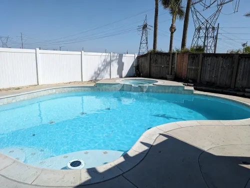 3-bedroom pool house in amazing Ontario with WiFi, AC. Start your getaway now