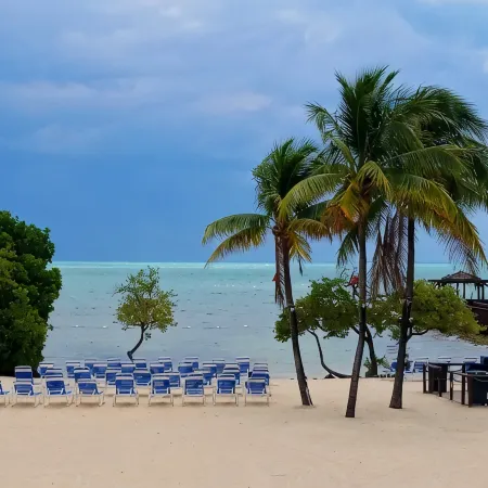 Ocean Front Private Beach, Pool/Hot Tub, Pool Bar, Marina with Cafe