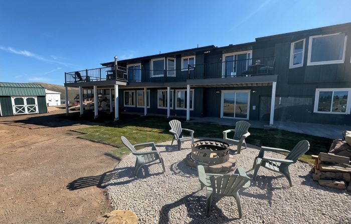 6 bedroom sleeps 22, Hot tub, and gorgeous view of Bear Lake, lots of amenities
