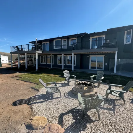 6 bedroom sleeps 22, Hot tub, and gorgeous view of Bear Lake, lots of amenities