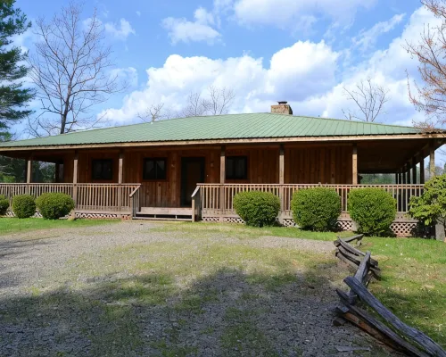 Little Tennessee River Cabin - in the Smoky Mountains Hotels in Cowee