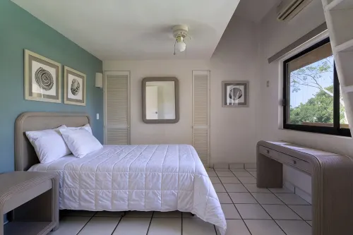 Beautiful 2 BR condo, pool, tenis court on Palma Real golf course