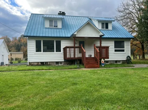 Cozy retreat on 3 acres near Lost Creek Lake. Pet Friendly - Alphydda