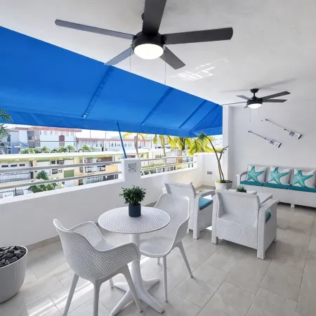 Bayshore Apt.|2PPL| Beach| Balcony| Top Location