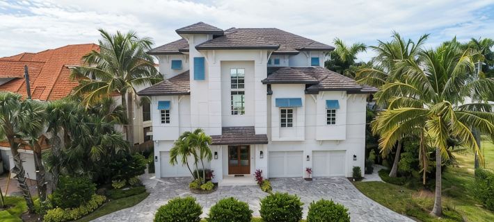 Bayfront Luxury – 5Br, Heated Saltwater Pool, Spa, Gulf Access & Walk to Beach Hotels in Lee County