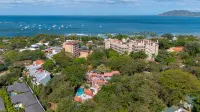 ¡A 1 Cuadra de la Playa! Apartamento en Condominio, Playa Tamarindo - Condos