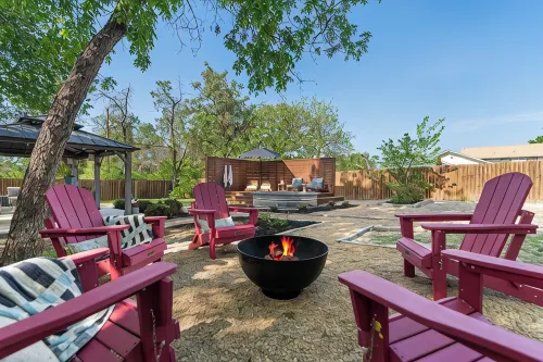 Backyard Oasis - Cowboy Pool w/ Heater & Chiller - Outdoor Projector Screen - Butik