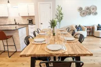 NEW Springmill Escape in Westfield - 2 king beds, office, fenced yard and more